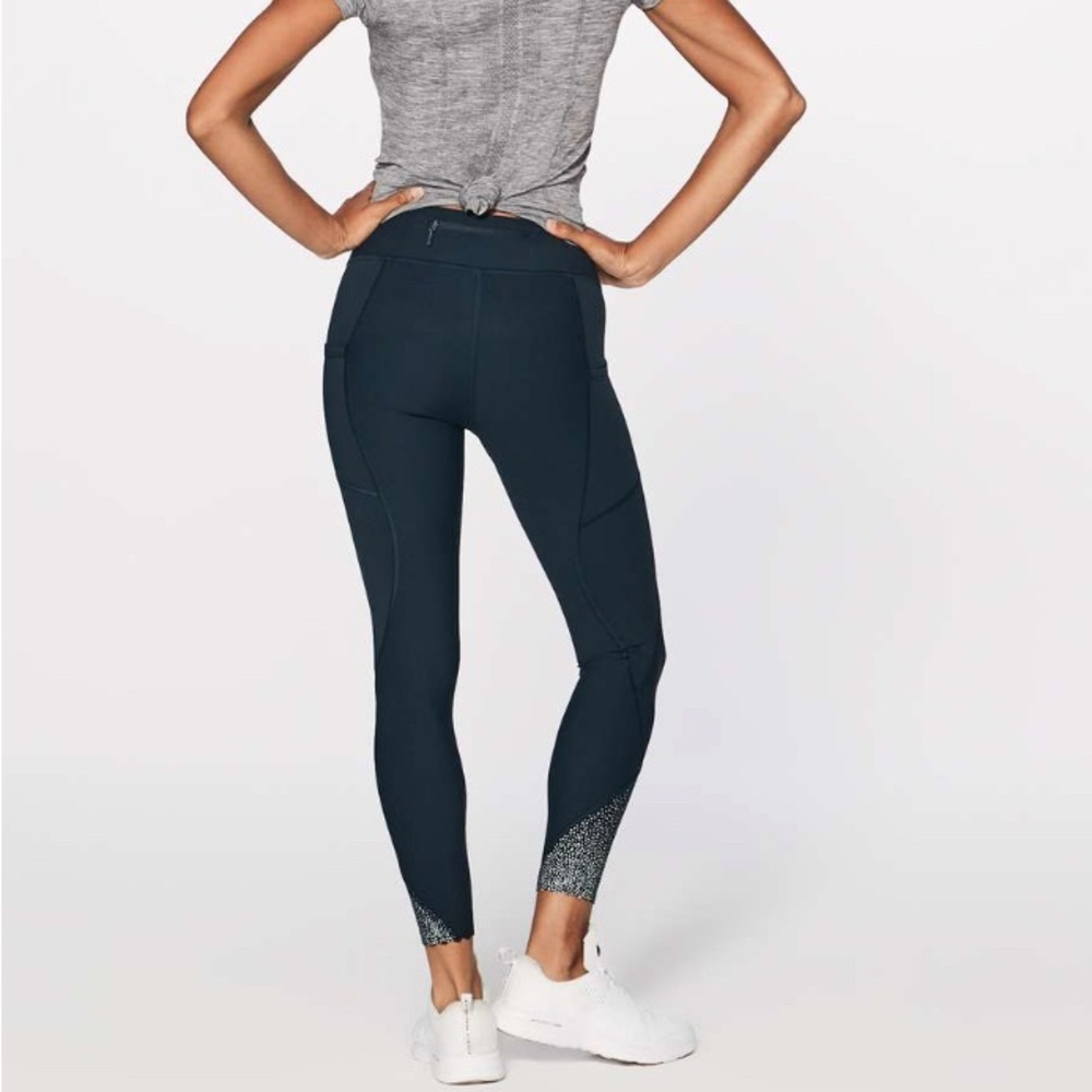 Lululemon Tight Stuff Tight II Leggings 25” size 4 black dots